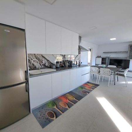 Newly Reformed 2 Bedroom Apartment In The Center Of Los Cristianos 洛斯克里斯蒂亚诺斯 外观 照片