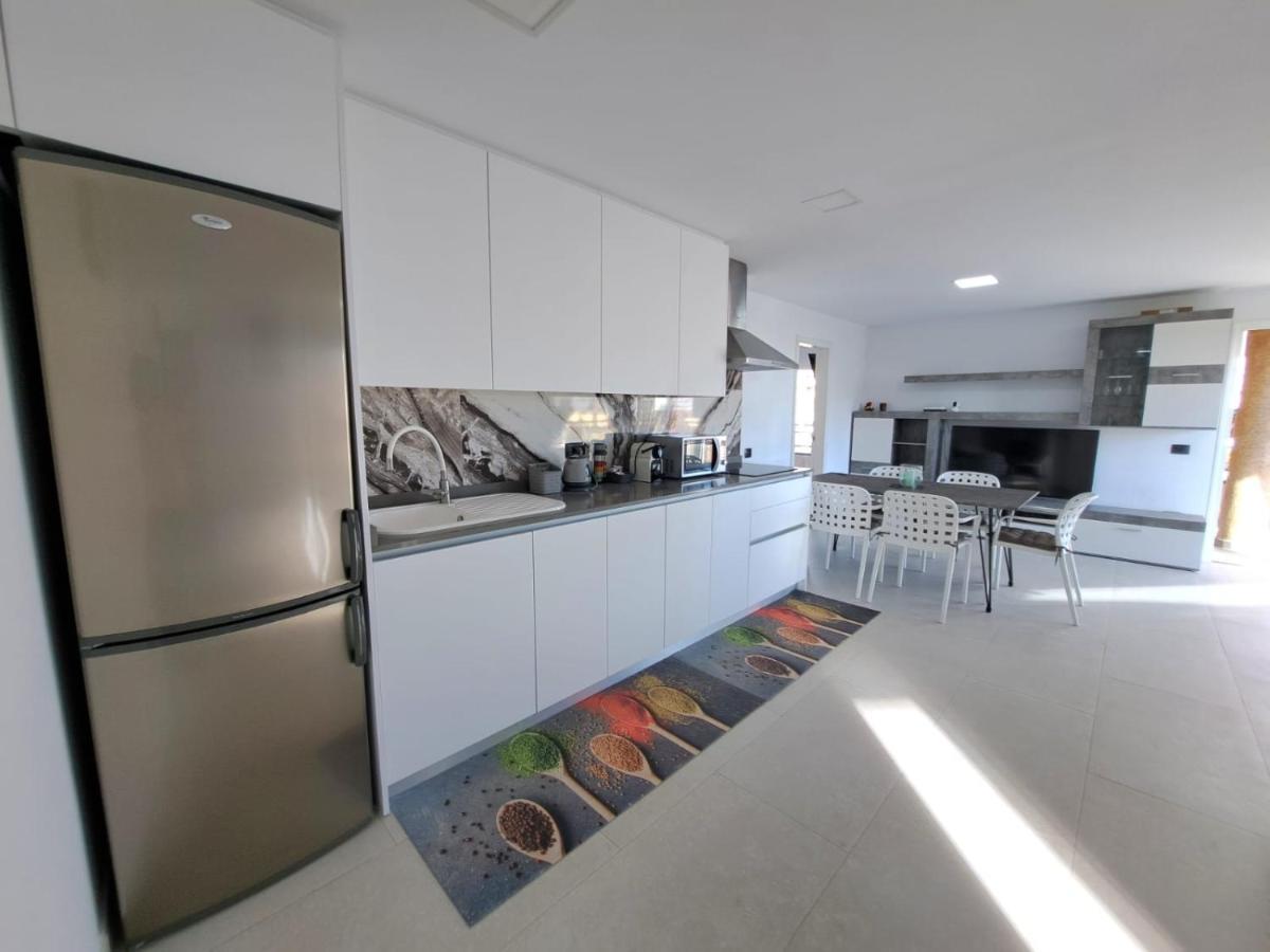 Newly Reformed 2 Bedroom Apartment In The Center Of Los Cristianos 洛斯克里斯蒂亚诺斯 外观 照片