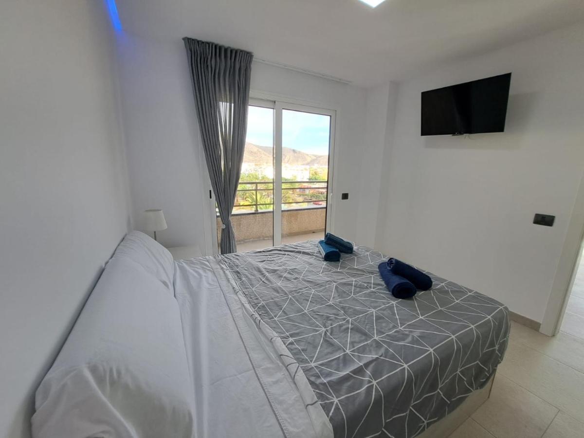 Newly Reformed 2 Bedroom Apartment In The Center Of Los Cristianos 洛斯克里斯蒂亚诺斯 外观 照片
