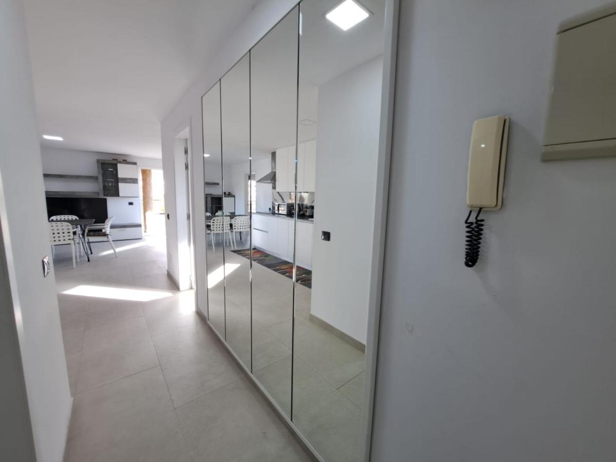Newly Reformed 2 Bedroom Apartment In The Center Of Los Cristianos 洛斯克里斯蒂亚诺斯 外观 照片