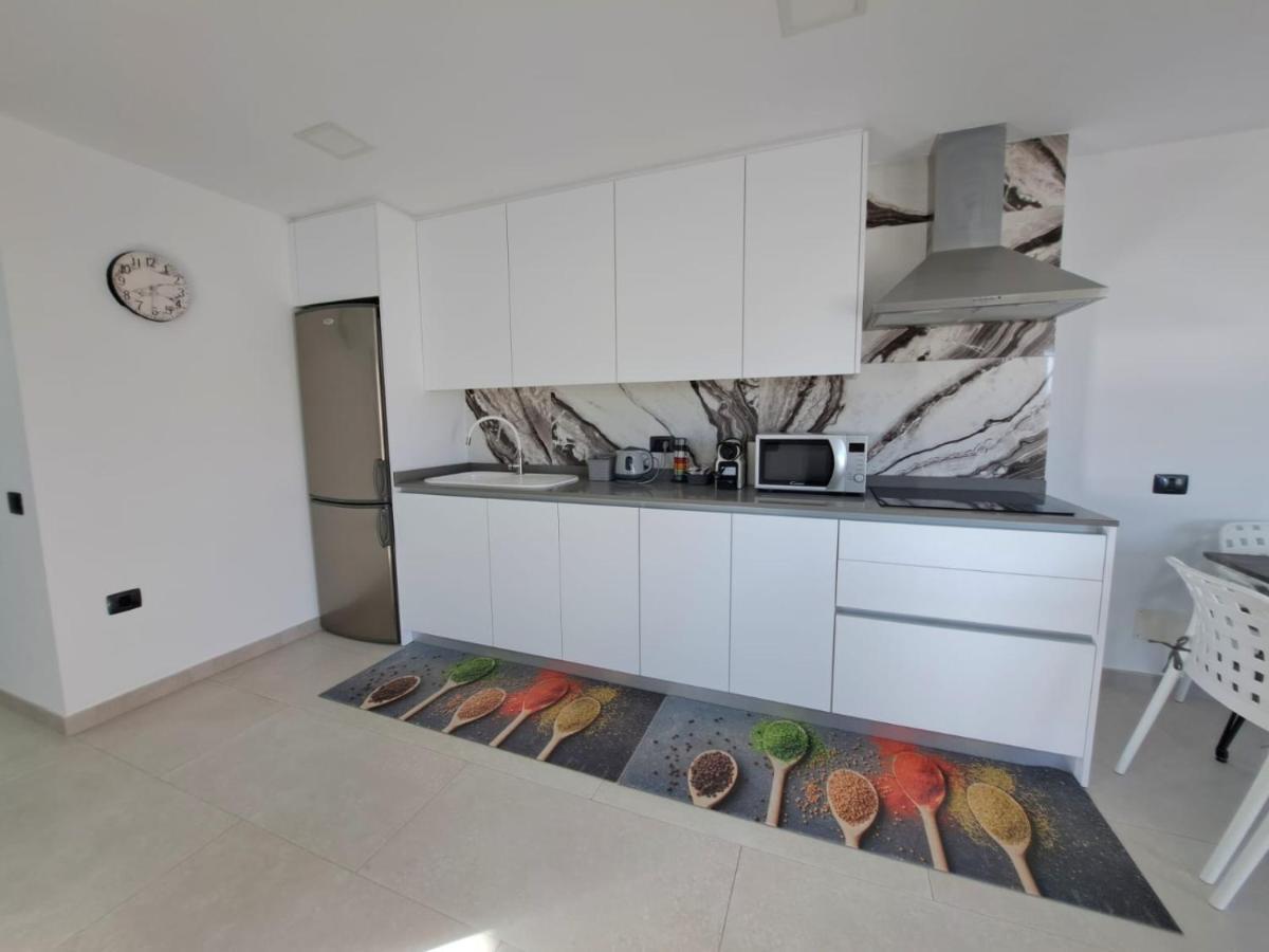 Newly Reformed 2 Bedroom Apartment In The Center Of Los Cristianos 洛斯克里斯蒂亚诺斯 外观 照片