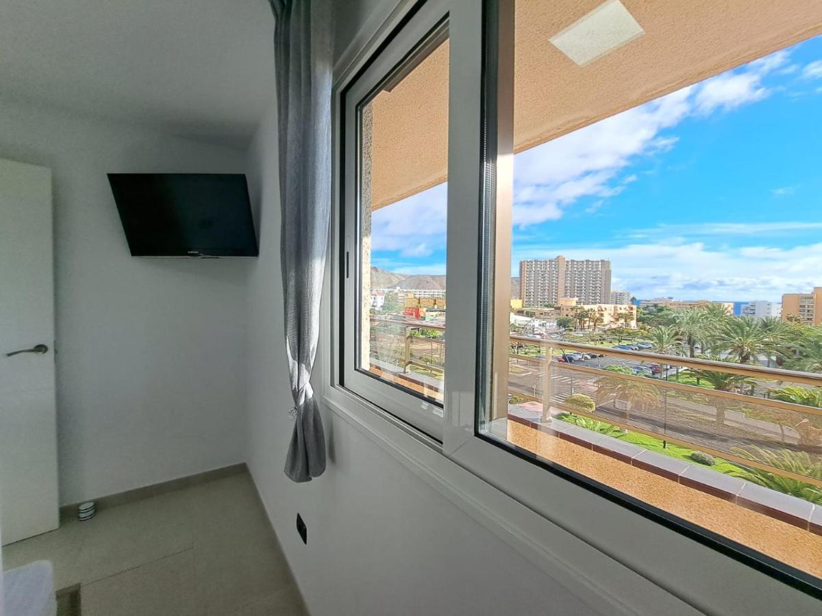 Newly Reformed 2 Bedroom Apartment In The Center Of Los Cristianos 洛斯克里斯蒂亚诺斯 外观 照片