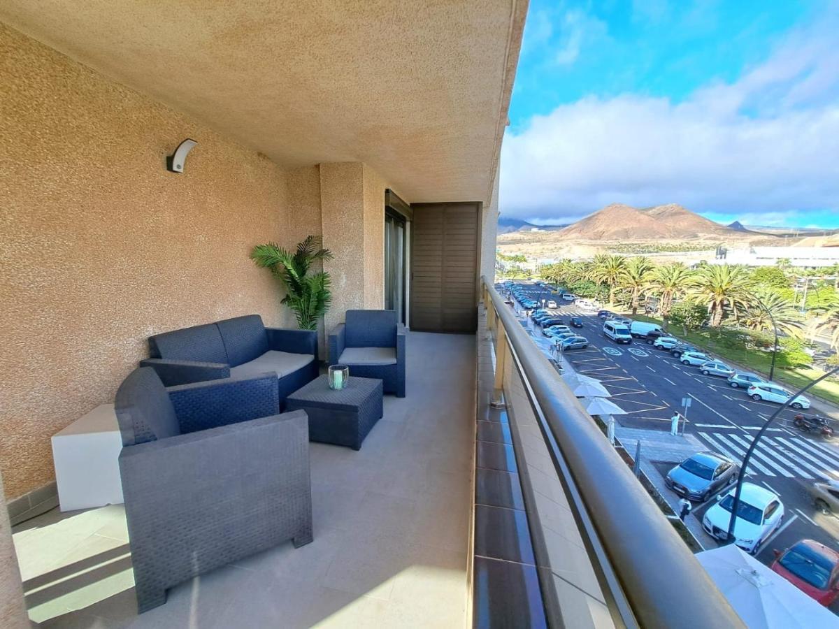 Newly Reformed 2 Bedroom Apartment In The Center Of Los Cristianos 洛斯克里斯蒂亚诺斯 外观 照片