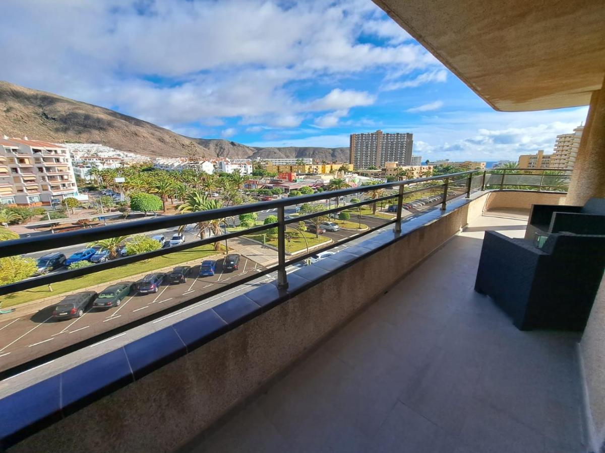 Newly Reformed 2 Bedroom Apartment In The Center Of Los Cristianos 洛斯克里斯蒂亚诺斯 外观 照片