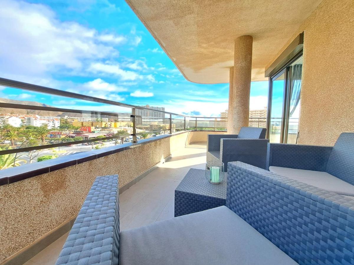 Newly Reformed 2 Bedroom Apartment In The Center Of Los Cristianos 洛斯克里斯蒂亚诺斯 外观 照片
