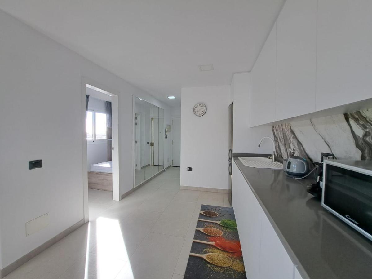 Newly Reformed 2 Bedroom Apartment In The Center Of Los Cristianos 洛斯克里斯蒂亚诺斯 外观 照片