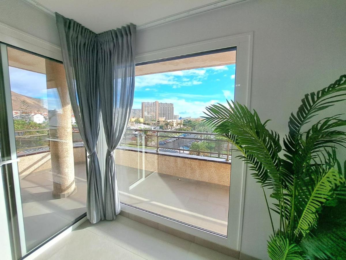 Newly Reformed 2 Bedroom Apartment In The Center Of Los Cristianos 洛斯克里斯蒂亚诺斯 外观 照片