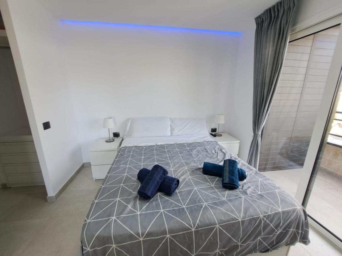 Newly Reformed 2 Bedroom Apartment In The Center Of Los Cristianos 洛斯克里斯蒂亚诺斯 外观 照片