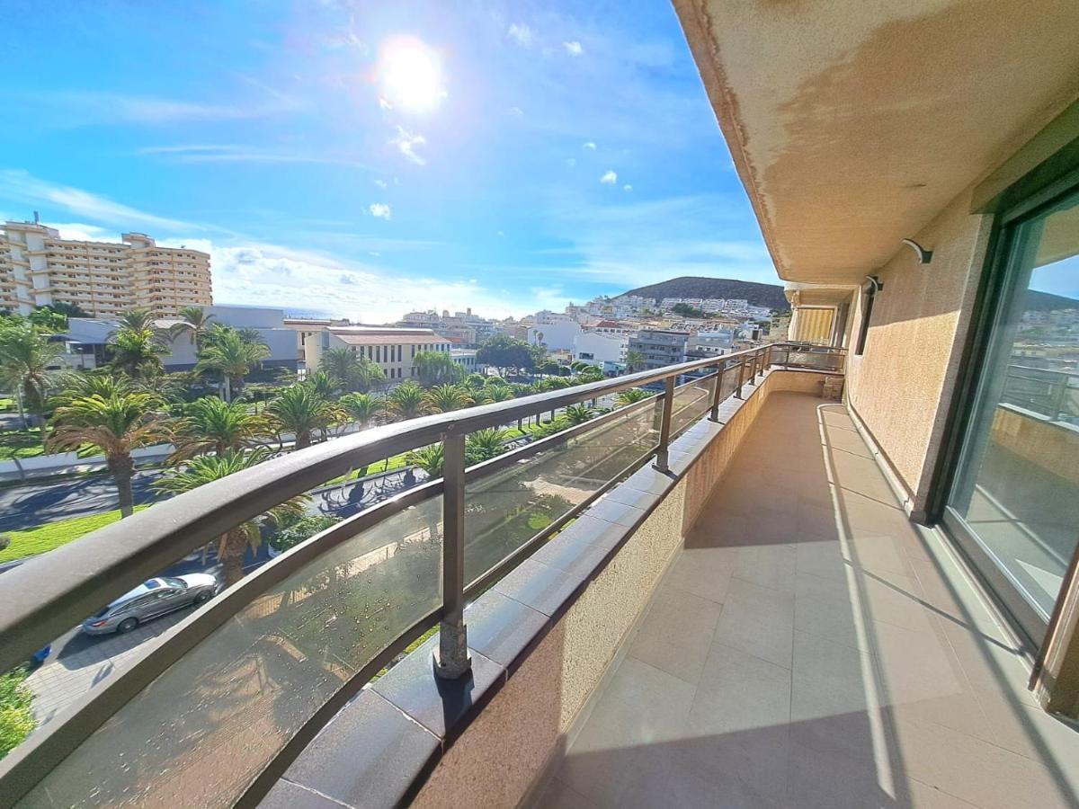 Newly Reformed 2 Bedroom Apartment In The Center Of Los Cristianos 洛斯克里斯蒂亚诺斯 外观 照片