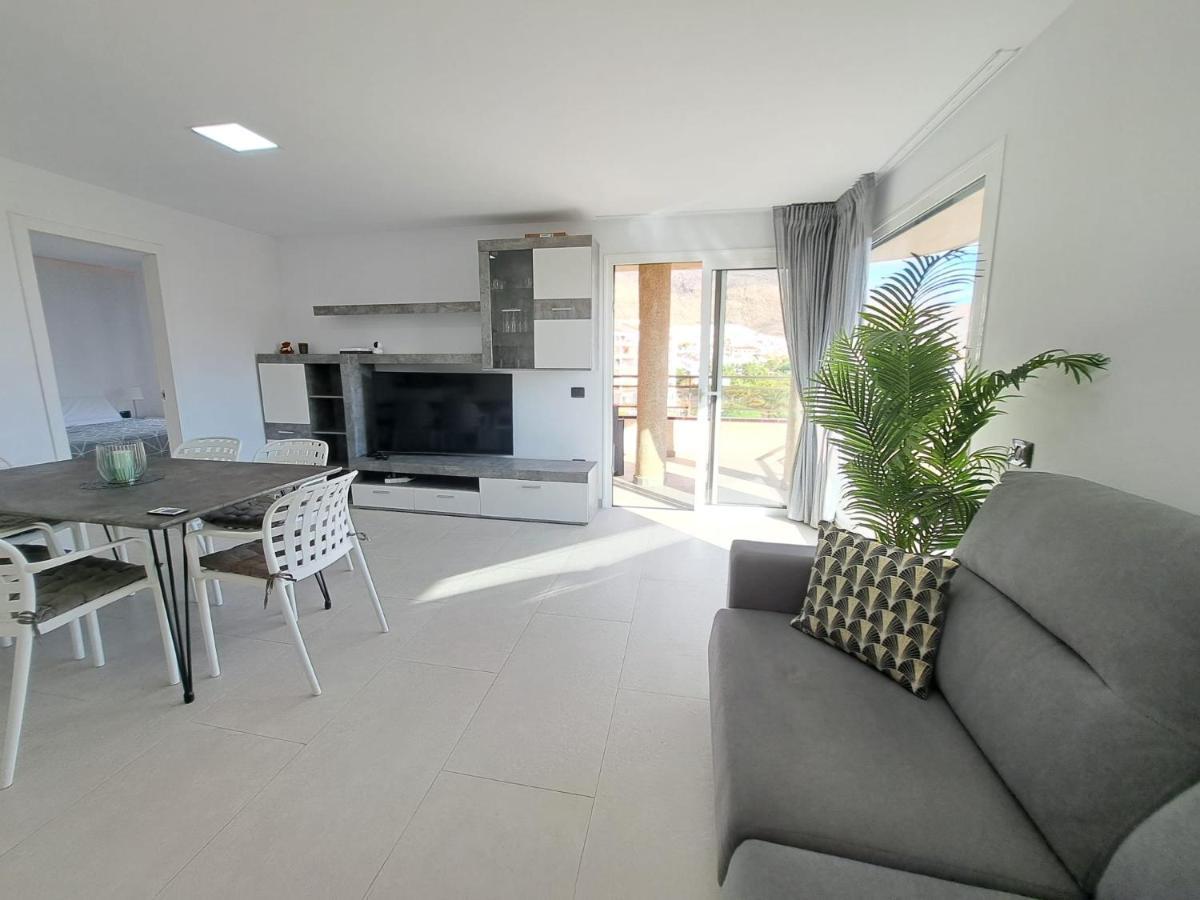 Newly Reformed 2 Bedroom Apartment In The Center Of Los Cristianos 洛斯克里斯蒂亚诺斯 外观 照片