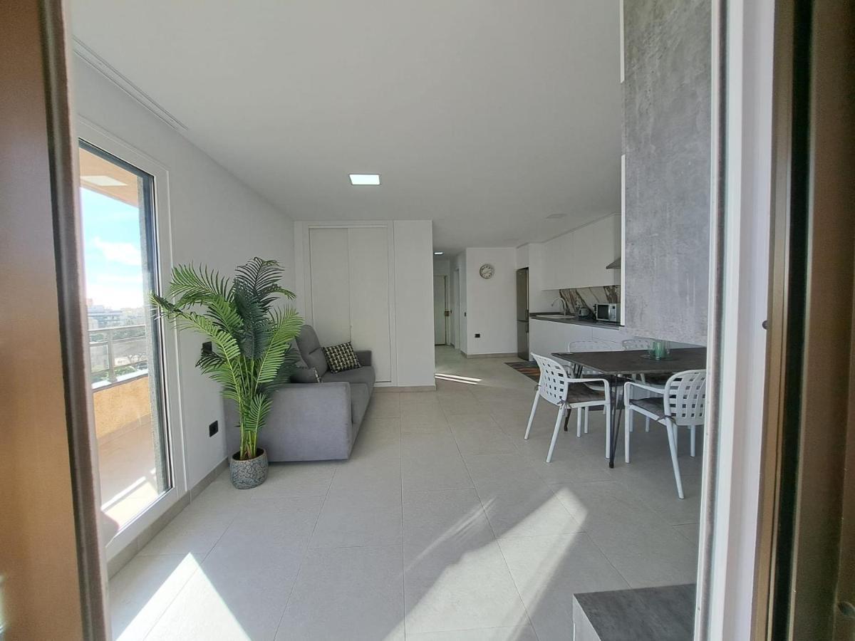 Newly Reformed 2 Bedroom Apartment In The Center Of Los Cristianos 洛斯克里斯蒂亚诺斯 外观 照片