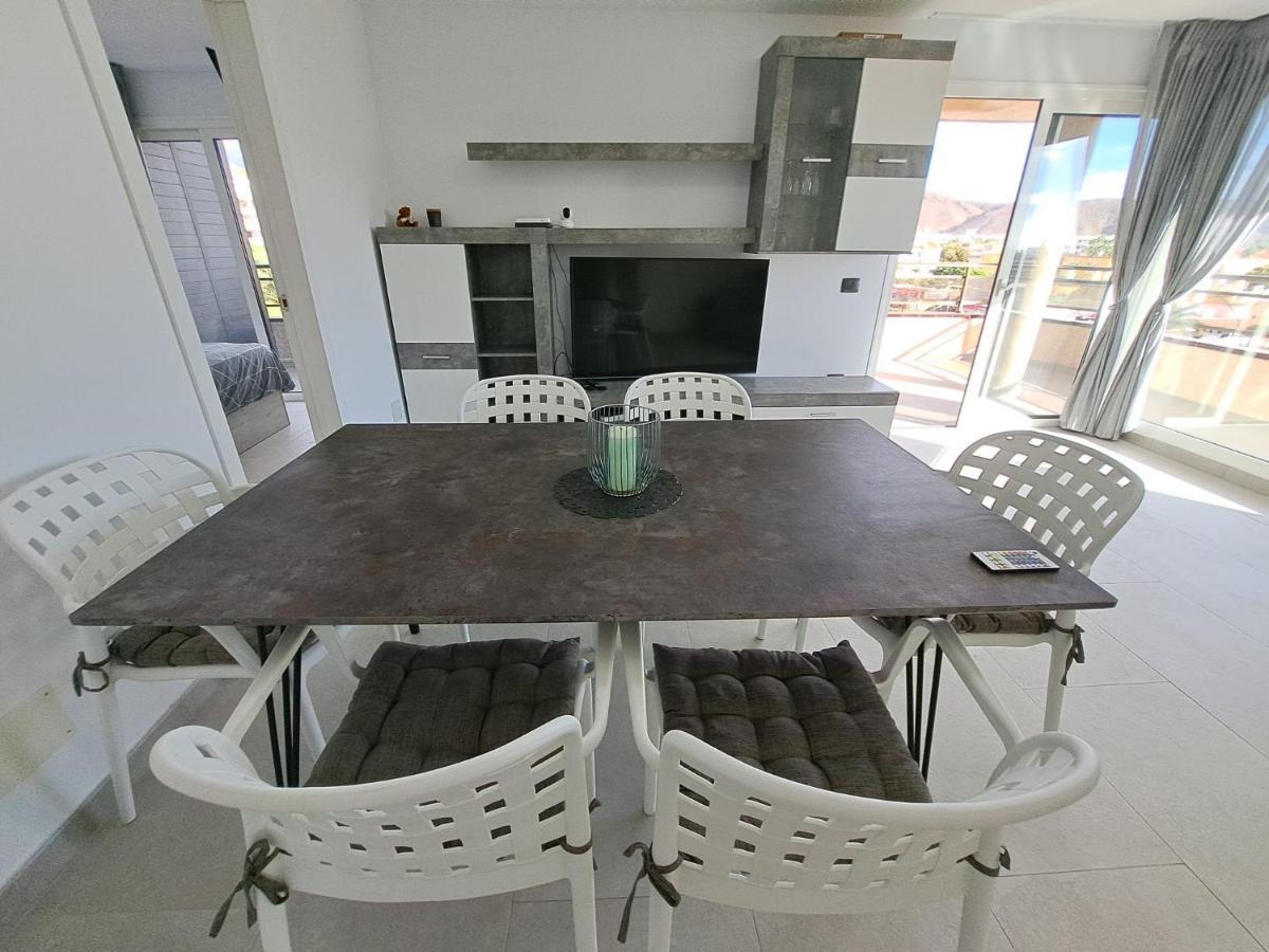 Newly Reformed 2 Bedroom Apartment In The Center Of Los Cristianos 洛斯克里斯蒂亚诺斯 外观 照片